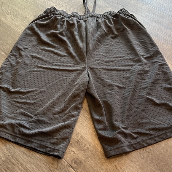 Xersion 2XLT Basketball shorts - Picture 3 of 3